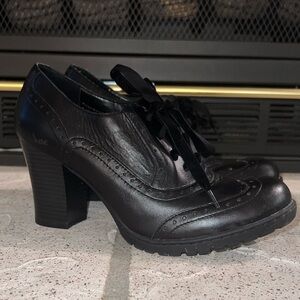 b.o.c black leather heeled oxford shoes with velvet laces